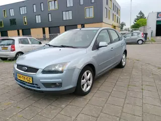 FORD FOCUS 2.0-16V TITANIUM