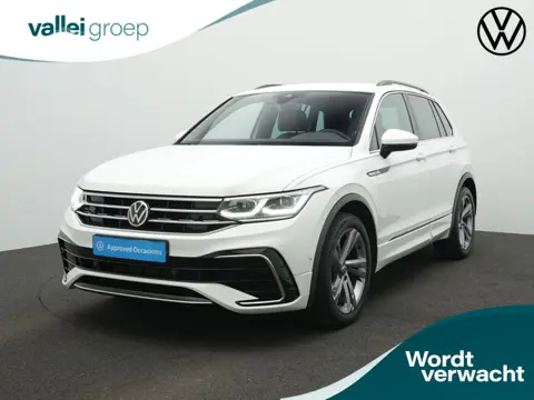 Volkswagen Tiguan 1.5 TSI 150 pk DSG R-Line Business+ | IQ Light | Achteruitrijcamera | Stuur-/stoel