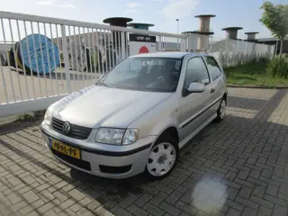 Volkswagen Polo 1.4-16V Automaat. lees tekst
