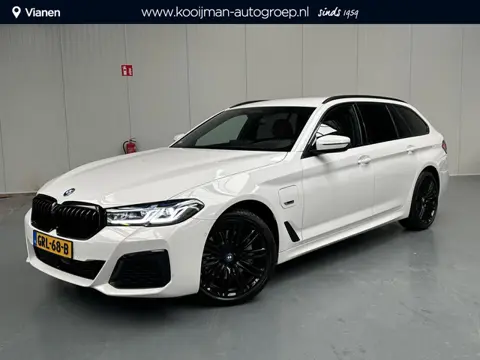 BMW 5-serie Touring 530e xDrive Business Edition Plus met Trekhaak, Leder, HUD, XDrive 4wd, Plug in