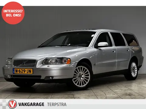 Volvo V70 2.4 Momentum/ HISTORIE!/ D-Riem verv: 69.000 KM!/ Trekhaak/ Xenon/ 16'' LMV/ Half-Leder/ D