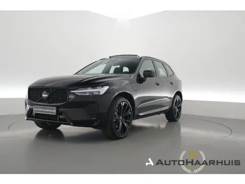 Volvo XC60 T6 PHEV Ultra Black Edition | Pano | HUD | Elek. Trekhaak | Memory Seats | 360cam | Adapt