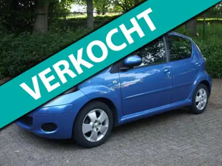 Toyota Aygo 1.0-12V Access airco 117 dkm nwe APK 07-2027 5 deurs blauw
