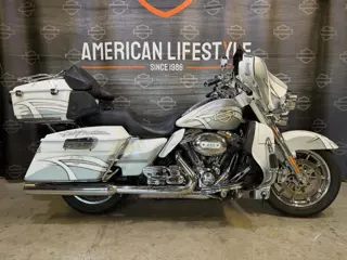 Harley-Davidson Touring Touring Ultra Classic Electra Glide CVO FLHTCUSE