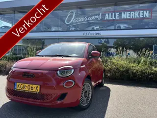 Fiat 500E 24 kWh RED Achteruitrijcamera - Airco - Navigatie - Parkeersensoren achter - Apple carplay