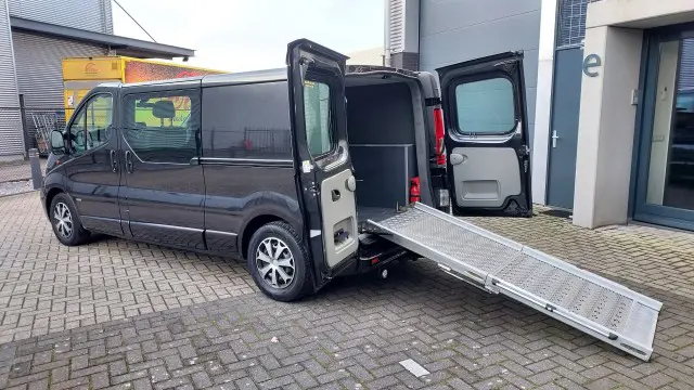 OPEL VIVARO 2.5CDTi 107kW  Rolstoelvervoer