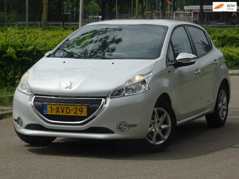 Peugeot 208 1.2 VTi Style 5DR NAP/CARPLAY/NAVI/AIRCO/CRUISE
