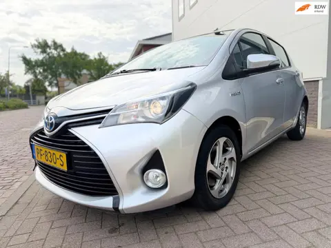 Toyota Yaris 1.5 Hybrid Lease Limited Bi-Tone/Automaat/Navi/Camera/Climate-c/Goed-onderhouden