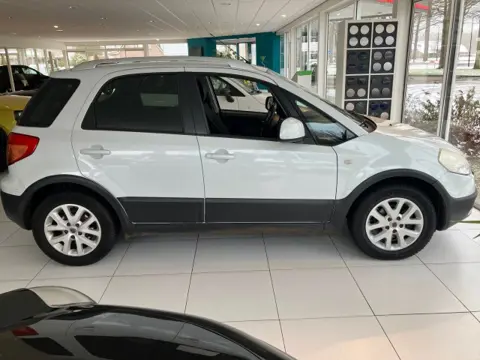 FIAT SEDICI 1.6 Emotion