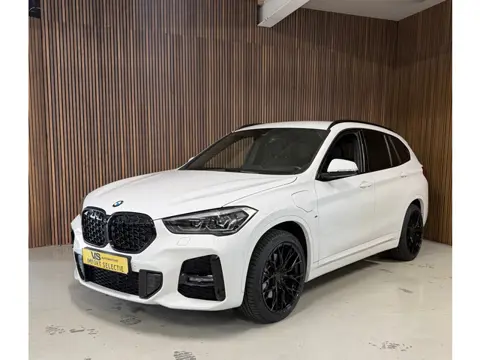 BMW X1 XDrive25e High Executive - M Pakket - HUD - nieuwstaat