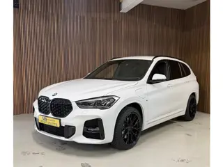 BMW X1 XDrive25e High Executive - M Pakket - HUD - nieuwstaat