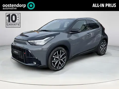 Toyota Aygo X Hybrid 115 GR Sport | Storm grey met zwart dak | Nieuw uit voorraad leverbaar |