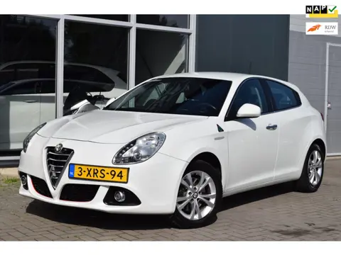 Alfa Romeo Giulietta 1.4 T Distinctive Lusso | Automaat | Clima | Cruise | NAP + APK 5-2027