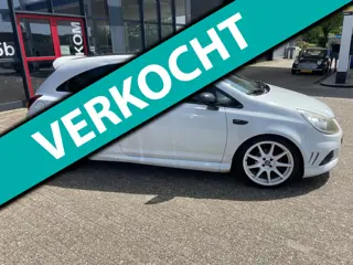 Opel Corsa 1.4-16V Color Edition geheel opc vrx uitgevoerd