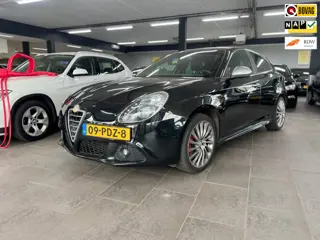Alfa Romeo Giulietta 1.4 T Distinctive half leer navigatie CarPlay dag light clima cruise controle o