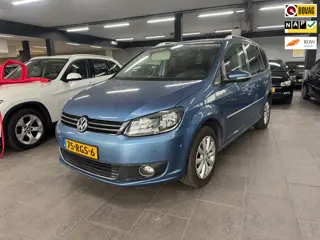 Volkswagen Touran 1.2 TSI Highline BlueMotion 7p. Navigatie camera clima cruise controle lm-velgen e