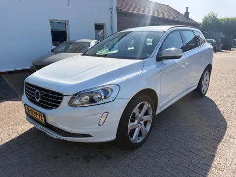 VOLVO XC60 T5 Momentum Stoelverwarming Trekhaak