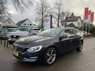 VOLVO V60 2.4 D6 AWD PLUG-IN HYBRID SUMMUM / LEDER / NAVI / TREKHAAK / LED