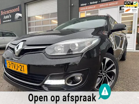 Renault Mégane Estate 1.2 TCe Bose met parkeersensoren en navigatie en bluetooth telefoon / media