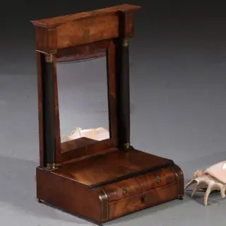 Empire kapspiegel ca. 1810 met 3 kleine laden met kantelbare spiegel