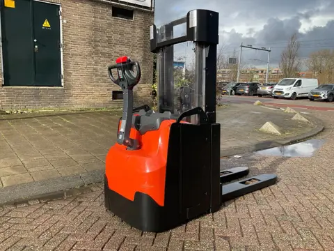 Toyota SWE160L 1600KG 2.35METER STAPELAAR / HEFTRUCK