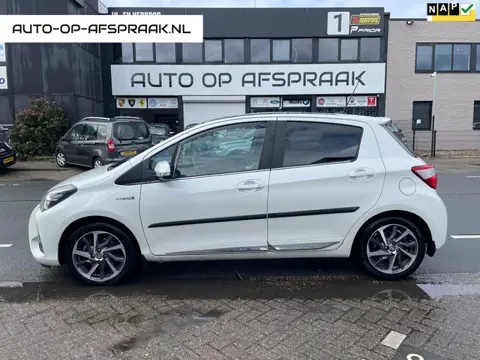 Toyota Yaris 1.5 Hybrid Pano Automaat Camera Navi Trekhaak Cruise Control