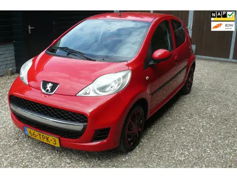 Peugeot 107 1.0-12V XS NIEUWE APK 26-5-2027 100250 KM NAP