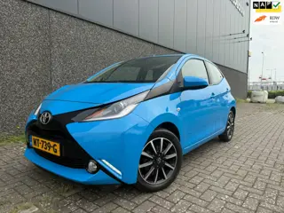 Toyota Aygo 1.0 VVT-i x-play/Dealer OH/Nieuwe APK en beurt/NAVI/CAMERA/
