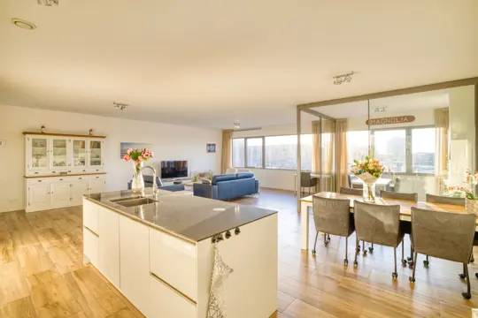 Woning aan de Dr. Lelykade te Den Haag