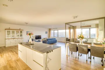 Woning aan de Dr. Lelykade te Den Haag