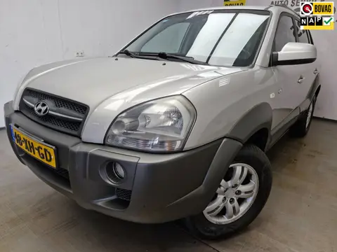 Hyundai Tucson 2.7i V6 4WD Style AUTOMAAT ! AIRCO ! NIEUWE APK !