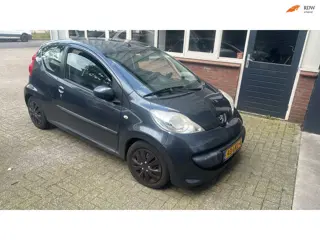 Peugeot 107 1.0-12V XR