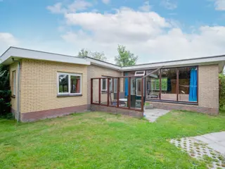Ruim vakantiehuis met heerlijke tuin vlakbij De Slufter