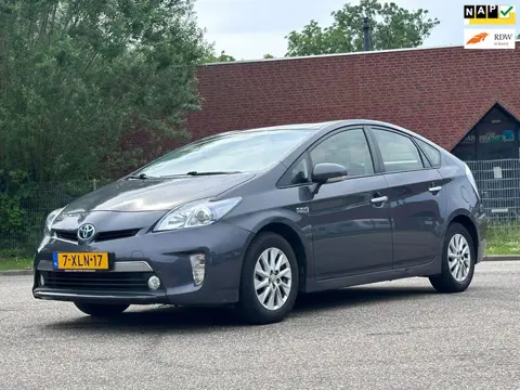 Toyota Prius 1.8 Plug-in Aspiration Automaat*Achteruit camera*Navigatie*Trekhaak*Dealer onderhouden*