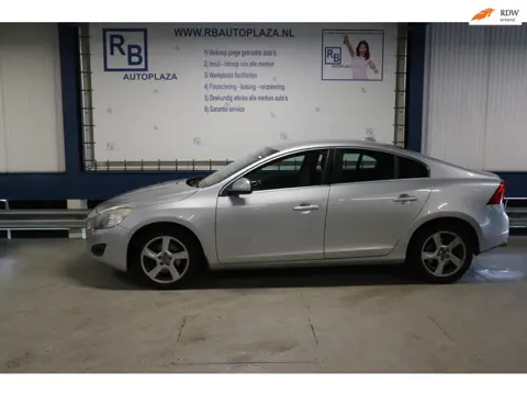 Volvo S60 1.6 T3 R-Design / 12 MND GARANTIE / TOP DEAL ! ! !