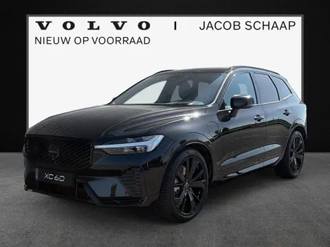 Volvo XC60 2.0 T6 Plug-in hybrid AWD Ultra Black Edition / Luchtvering / B&W Audio / Rondomzicht cam