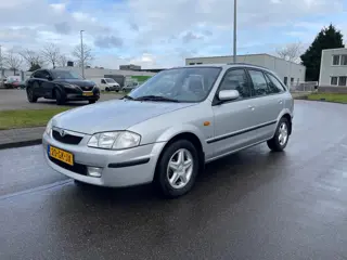 Mazda 323 Fastbreak 1.5i LS BJ 2001 AIRCO Trekhaak zeer nette staat Goed onderhouden