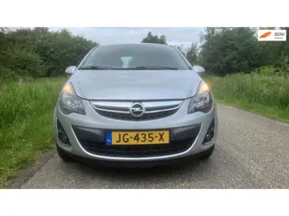 Opel Corsa 1.2-16V Design Edition