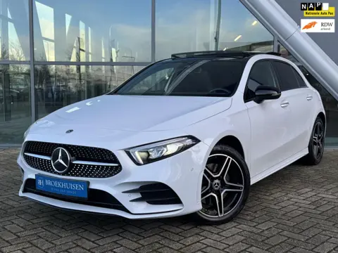 Mercedes-Benz A-klasse 250 e AMG Line Plug in Hybride 218pk Pano / Widescreen / Trekhaak / Sfeerverl