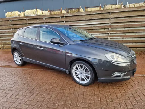 Lancia Delta 1.8-16V Di Platino Navigatie