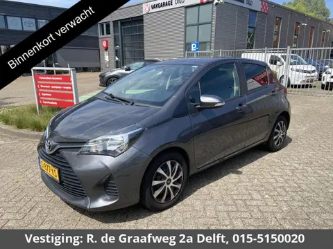 Toyota Yaris 1.0 VVT-i Now | Achteruitrijcamera | Airco | Bluetooth |