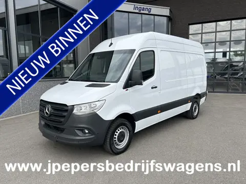 Mercedes-Benz Sprinter 317 CDI L2 H2 360 Camera / Trekhaak / MBUX / Navigatie / Parkeersensoren / Cr