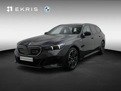 BMW i5 Touring M60 xDrive M Sportpakket Pro | Innovation Pack | Travel Pack | Comfort Pack | Adaptie
