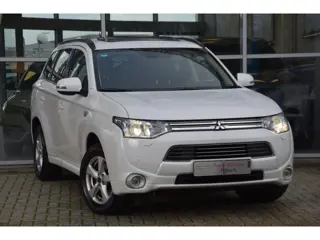 Mitsubishi Outlander 2.0 PHEV instyle+ Aut. Leder Led Dak Camera Xenon Pdc Nav.