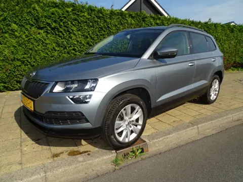 SKODA KAROQ 1.0 TSI BUS. ED-Navi-Carplay-Clima-Came-Blth-Pdc
