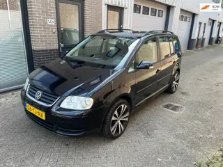Volkswagen Touran 1.6-16V FSI Business! AIRCO! APK 05-2027!