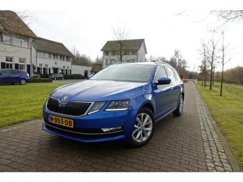 Škoda Octavia Combi 1.6 TDI Greentech Style | Panodak | Stoelverwarming | Trekhaak |