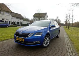 Škoda Octavia Combi 1.6 TDI Greentech Style | Panodak | Stoelverwarming | Trekhaak |