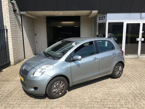 Toyota Yaris 1.3 VVTi Sol / APK MAART 2027 / 5 DEURS / AIRCO / ELECTR RAMEN / RIJDT OK
