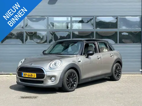 MINI COOPER 1.5 CHILI SERIOUS BUSINESS I DEALER ONDERHOUDEN I 5-DEURS I LEDEREN BEKLEDING